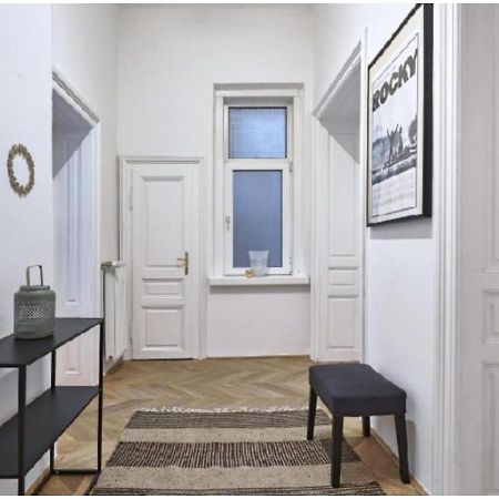 Luxurious, 2 Min To Casino And Roemertherme Apartment Baden Exterior photo
