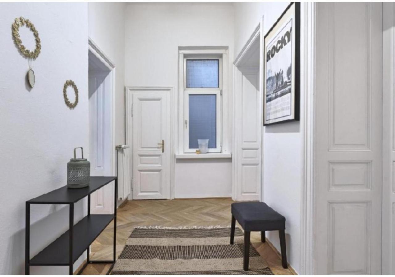 Luxurious, 2 Min To Casino And Roemertherme Apartment Baden Exterior photo