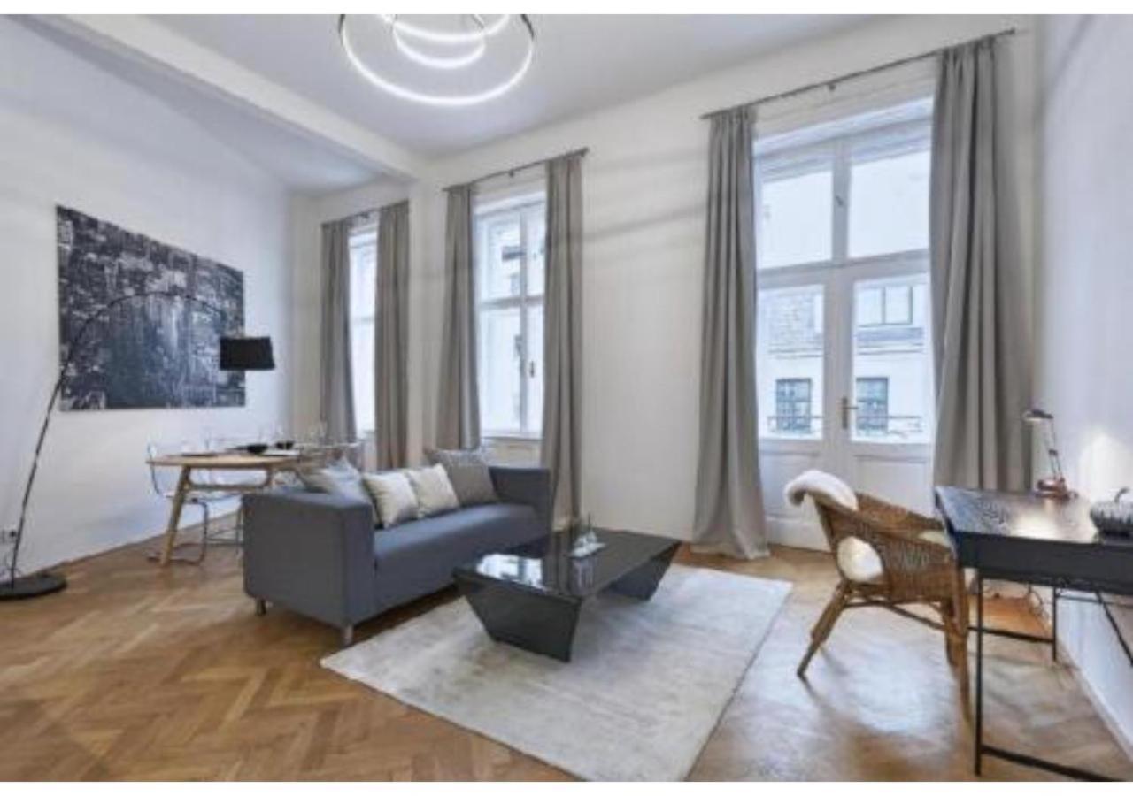 Luxurious, 2 Min To Casino And Roemertherme Apartment Baden Exterior photo