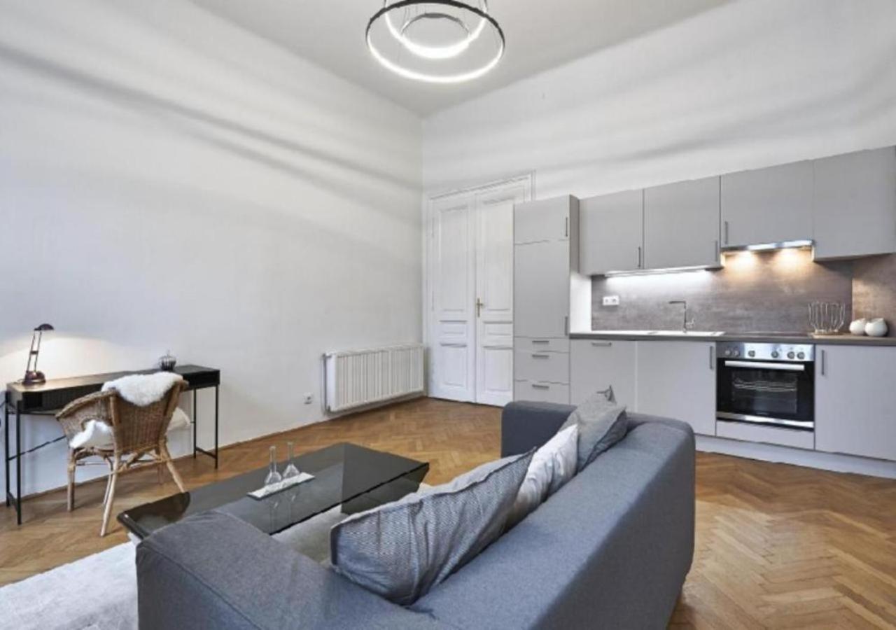 Luxurious, 2 Min To Casino And Roemertherme Apartment Baden Exterior photo
