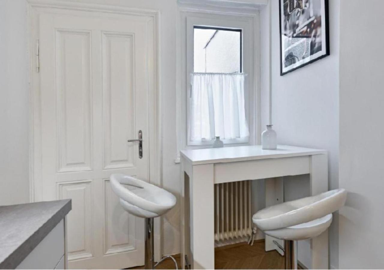 Luxurious, 2 Min To Casino And Roemertherme Apartment Baden Exterior photo